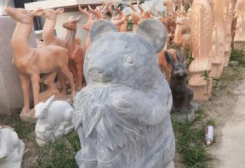 太原青石熊猫雕塑，传承古典文化