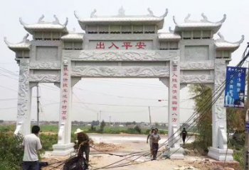 太原质朴粗犷的三间四柱农村石牌坊雕塑