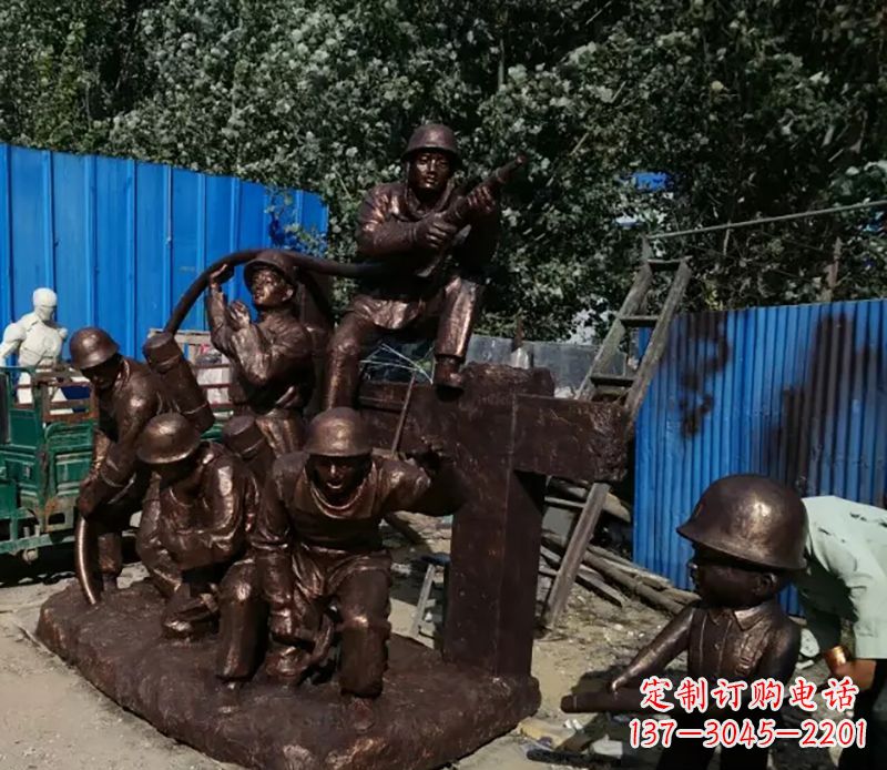 太原消防员灭火景观雕塑