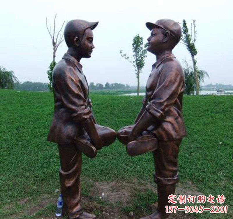 太原小孩斗鸡铸铜雕塑