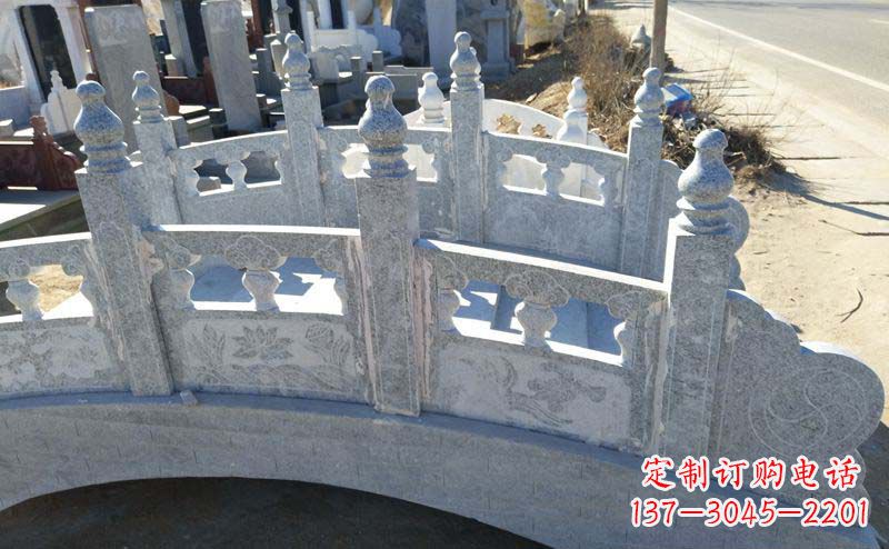 太原小区公园大理石拱桥