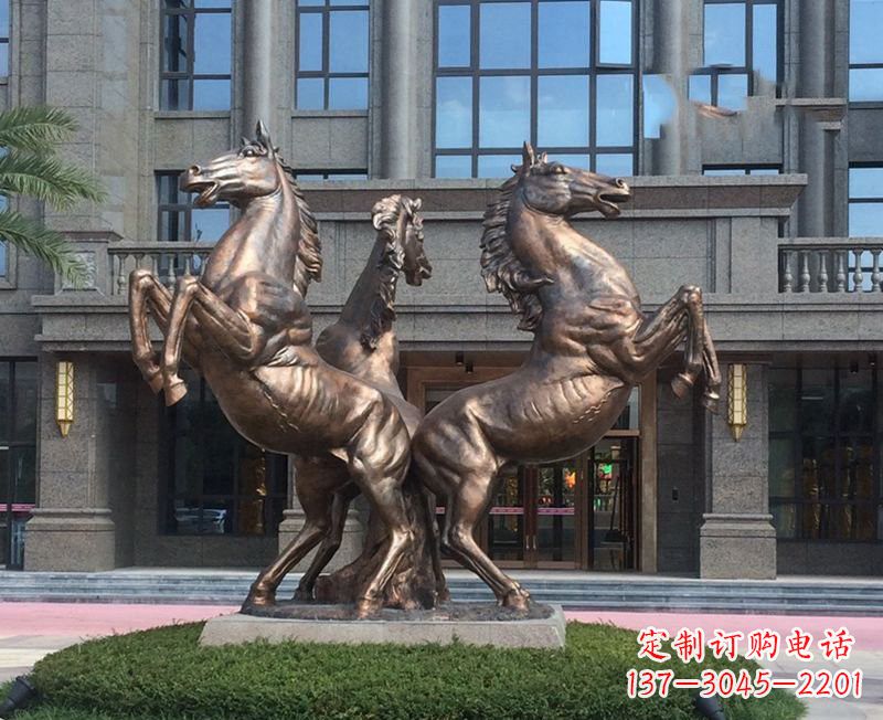 太原小区立马铜雕
