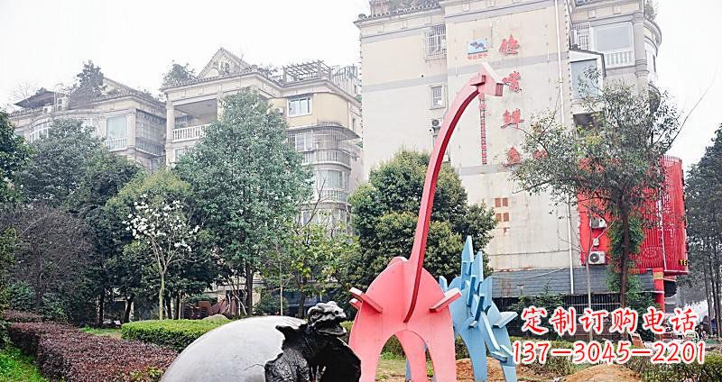 太原小区破壳而出的小恐龙景观铜雕