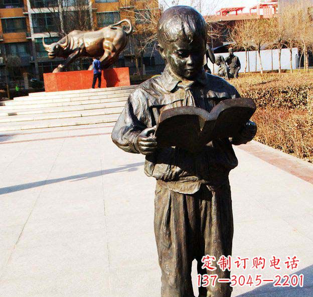 太原校园看书的小学生人物铜雕