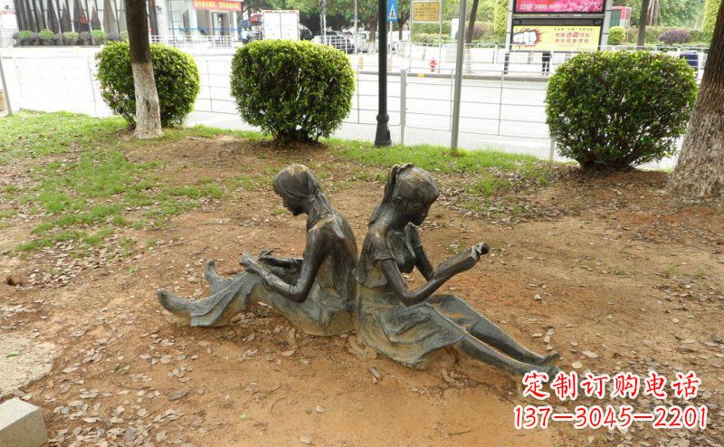 太原校园坐着看书的女孩人物铜雕