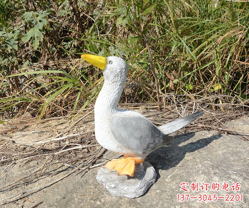 太原学校雕塑和平鸽