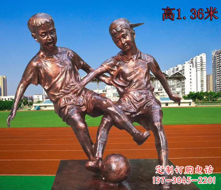 太原学校铜雕踢足球儿童