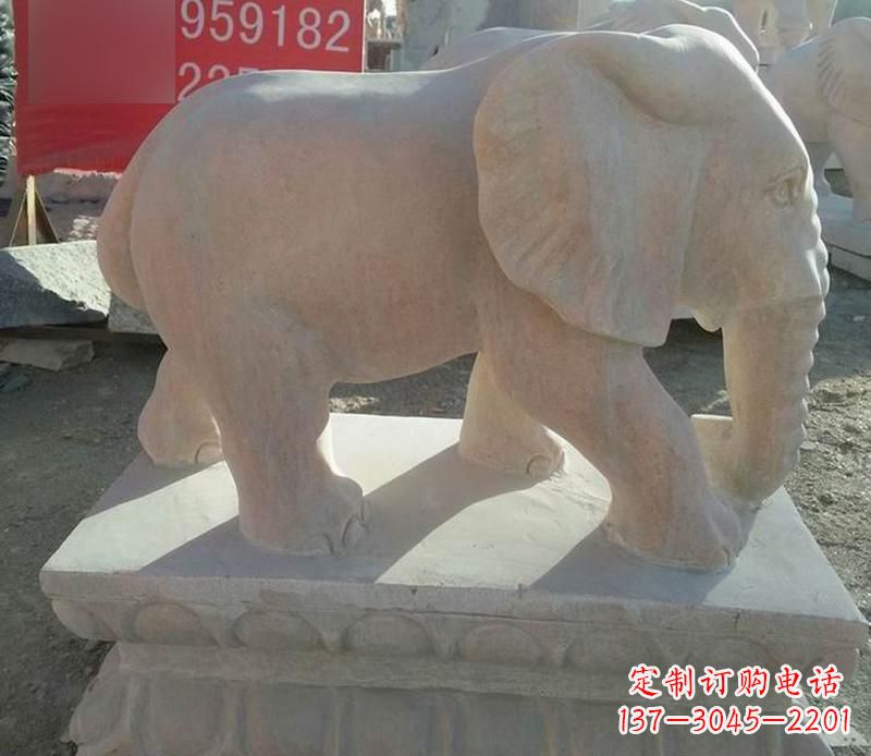 太原园林晚霞红大象雕塑