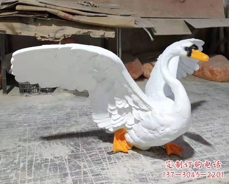 太原展翅翱翔的仿真白天鹅发光款