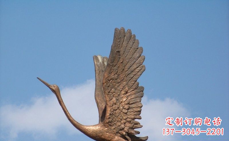 太原展翅高飞的仙鹤动物铜雕