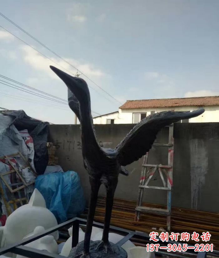 太原展翅仙鹤铜雕 (2)