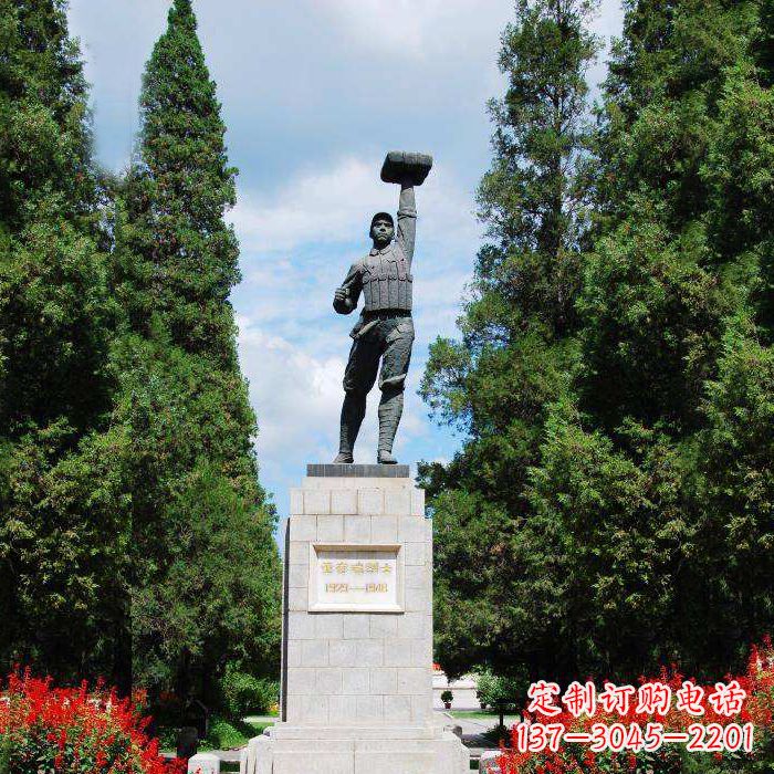 太原战斗英雄董存瑞雕塑-景区园林英雄人物景观雕塑