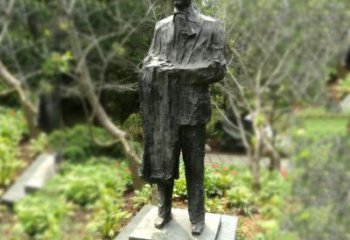 太原徐悲鸿雕塑著名奔马画家公园铜雕像