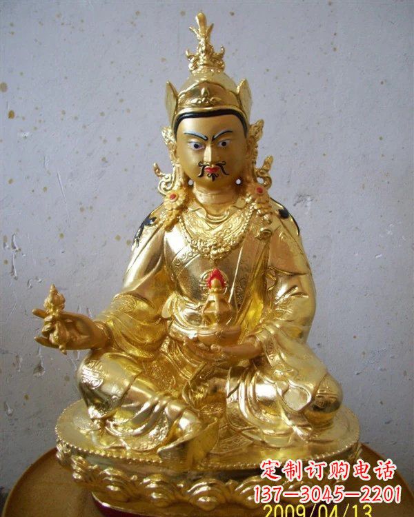 太原铸铜贴金藏佛莲花生大士雕塑