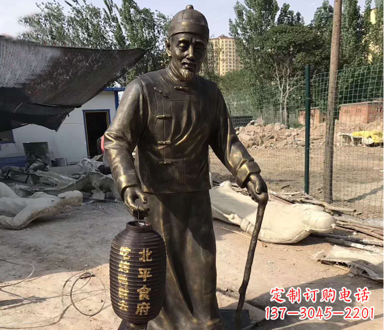 太原提灯笼的老人铜雕