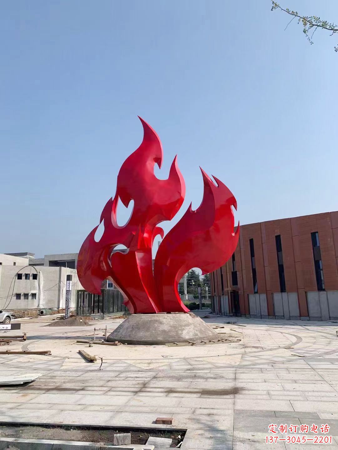 太原大学操场抽象不锈钢火苗雕塑